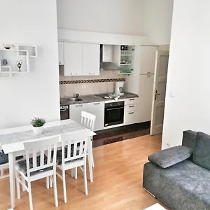 https://apartment-anamarija-bacvice.splithotels.org
