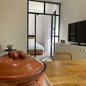  Apartment 1/2 An Island