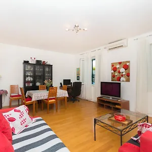 https://apartment-lovre.splithotels.org